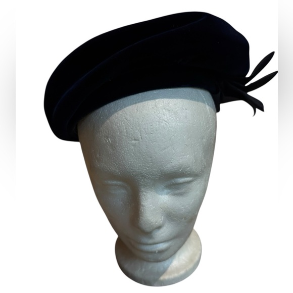 1940s/50s Bete Dark Blue Velvet Beret w/Pin‎ - Picture 3 of 7